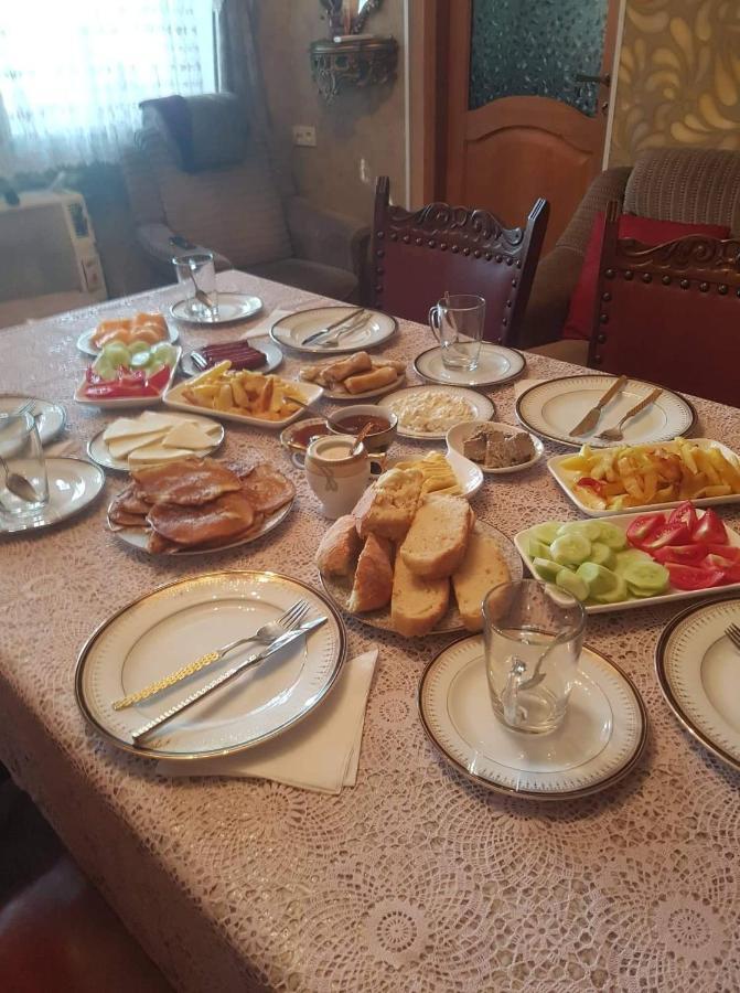 Hostel Saba Kutaisi Exteriör bild