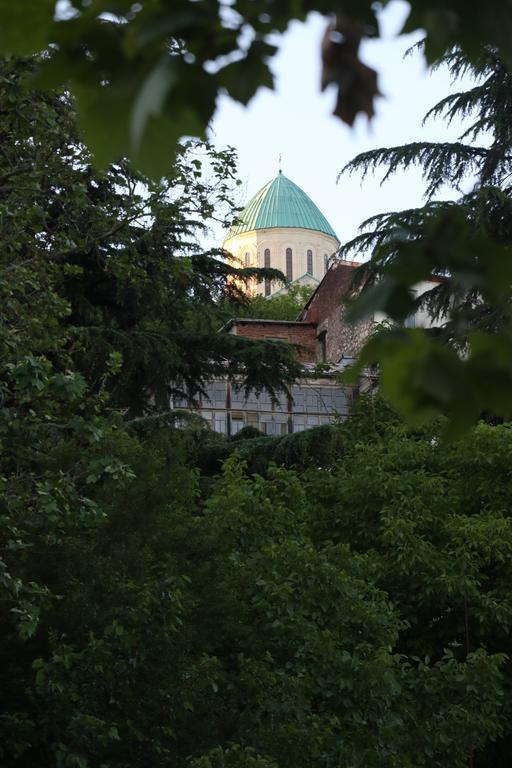 Hostel Saba Kutaisi Exteriör bild