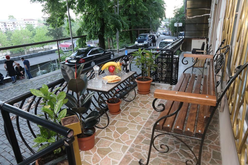 Hostel Saba Kutaisi Exteriör bild